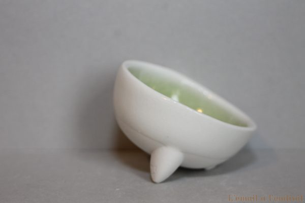 vasque en porcelaine blanche et verte