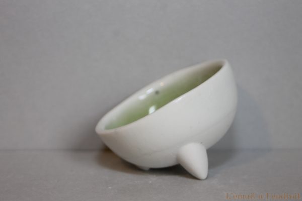 vasque en porcelaine blanche et verte