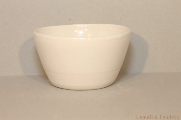 tasse blanche en porcelaine