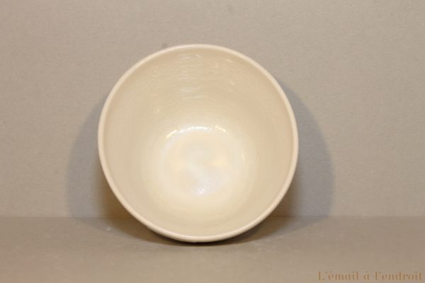 tasse blanche en porcelaine