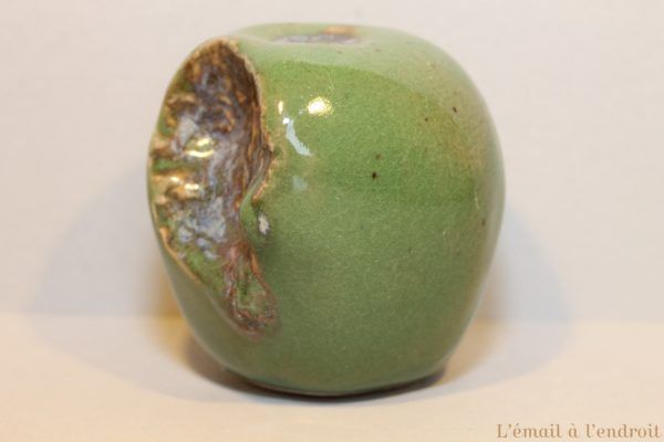 pomme croquée verte