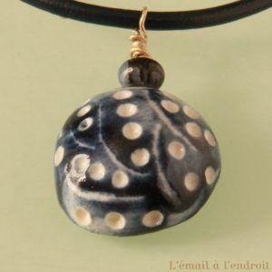 pendentif bleu