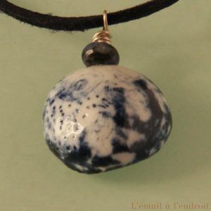 pendentif bleu