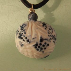 pendentif bleu